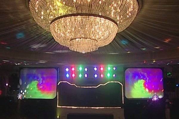 Basic Booth with Vid. Screens