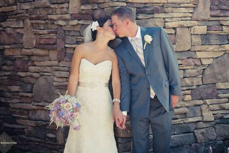 Bride & Groom kissing at the Crossings in Carlsbad