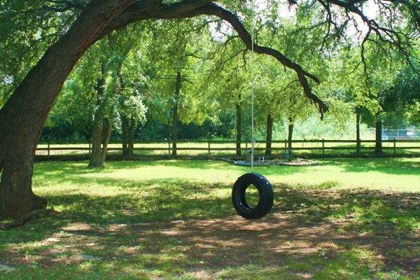 Our tireswing gives a hint to the feel of Mililani Woods: a touch of classic with a lot of fun.