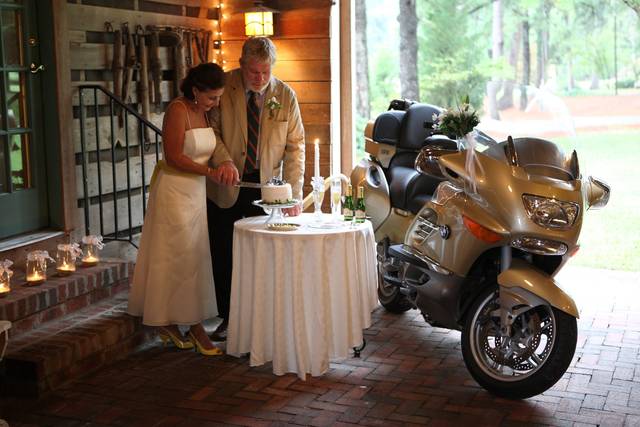 Francis-LJ-cake-BMW.JPG