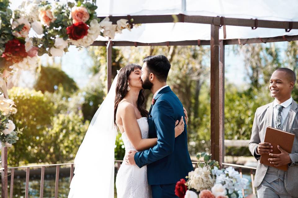 and-this-kiss-seals-their-vows-2026-01-09-09-13-37-utc.jpg