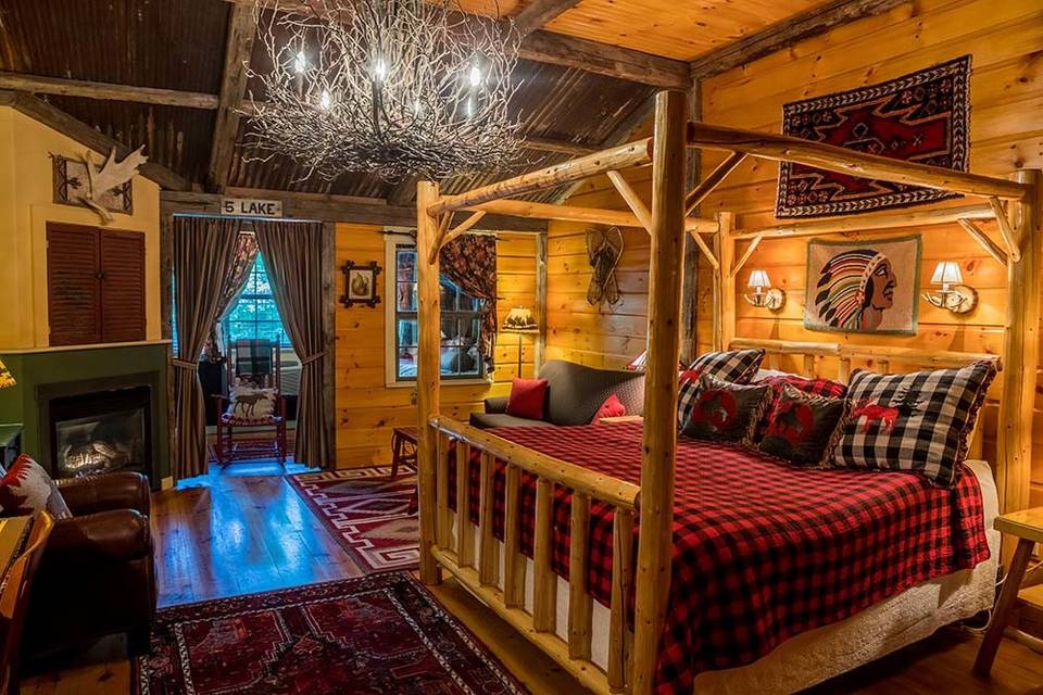 Cozy cabin-inspired rooms