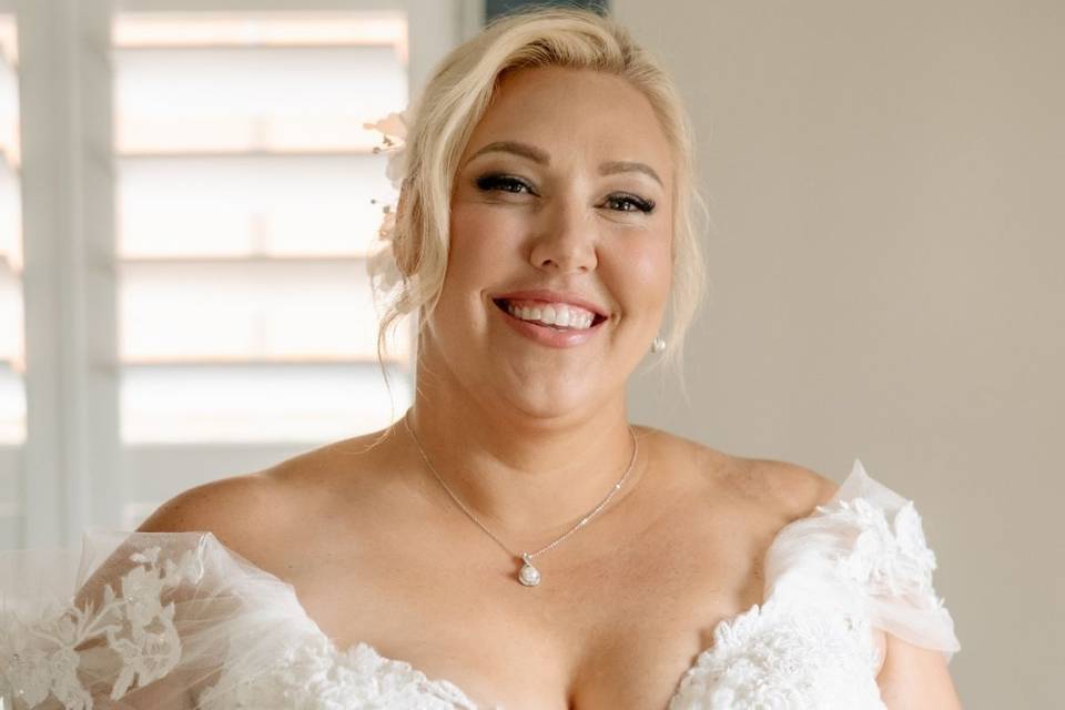 Bride Makeup by MANDAGLO