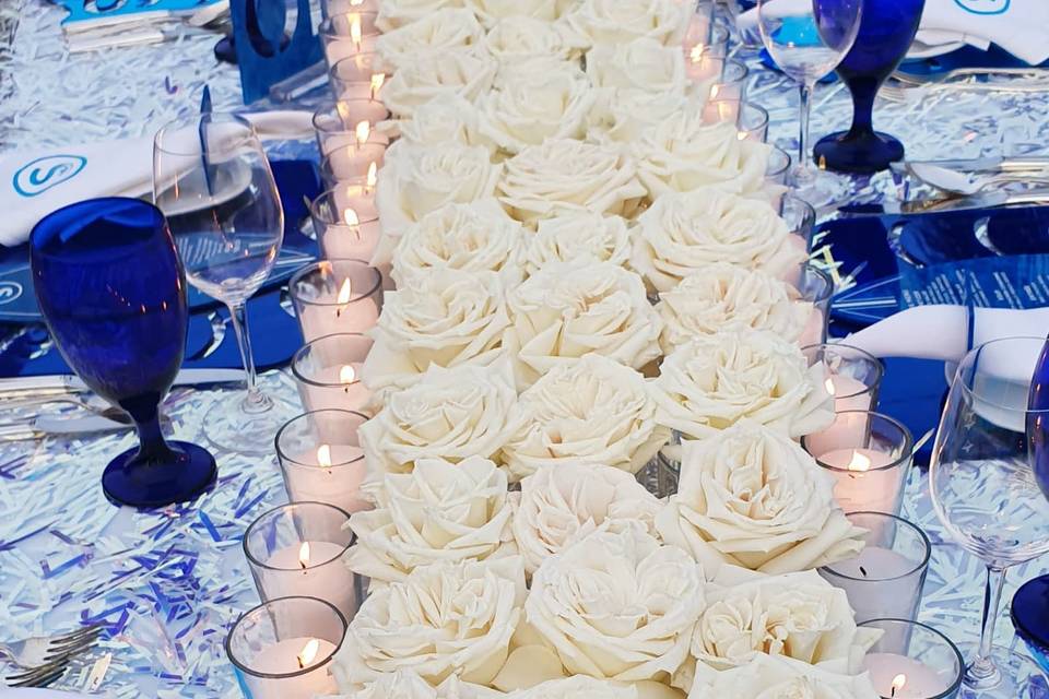 100 Pure White Roses Per Table