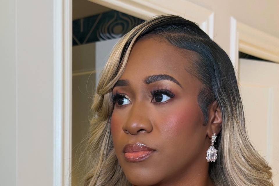 Bridal make-uphttps://cdn0.wed