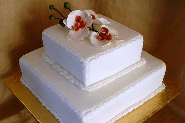 Fruit cake coverd with marzipan and fondant. Gumpaste orchid as topper.