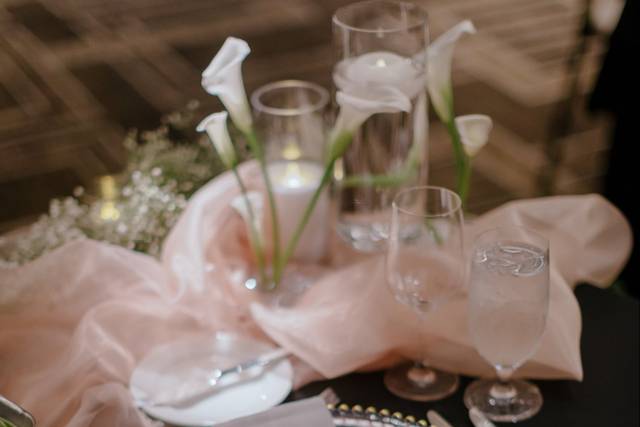 Modern glam wedding table