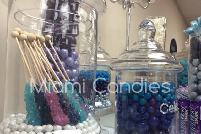 WEDDING & CANDY BUFFET, WHITE GUMBALLS w/SHIMMER from Miami Candies Sweets  & Snacks – Miami Candies, LLC.