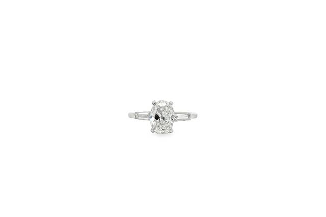 Antique oval cut diamond