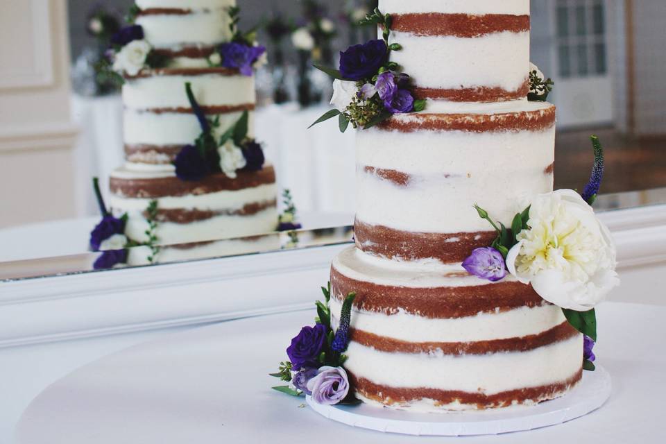 Elegant wedding cake