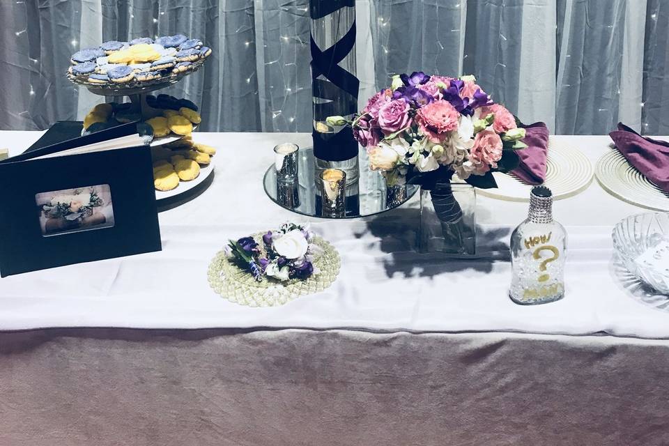 Dining table centerpiece
