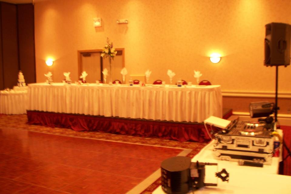 Long head table