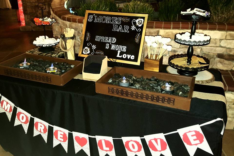 PhotoBooth & S'mores Bar