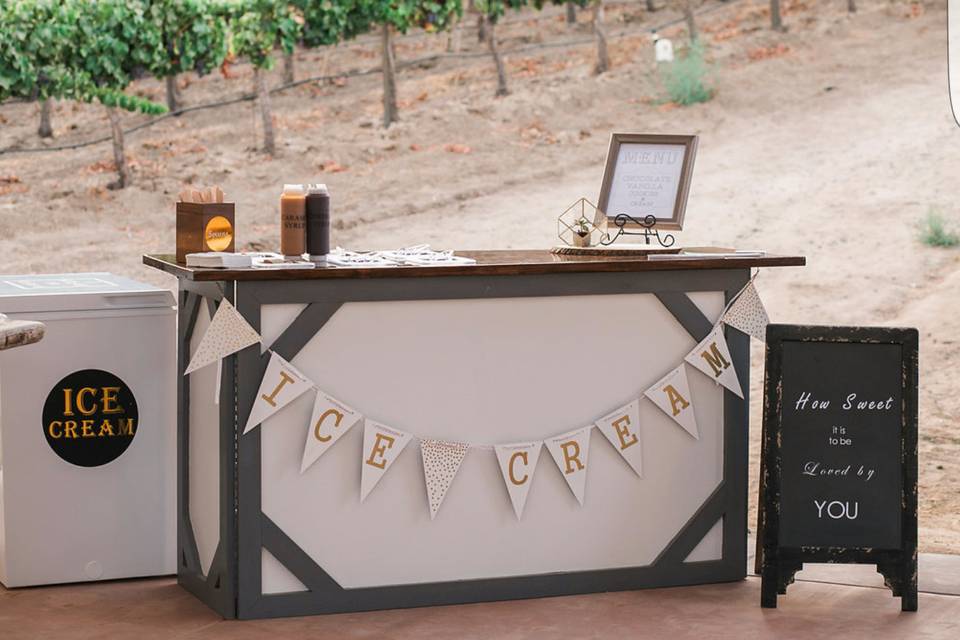 PhotoBooth & S'mores Bar
