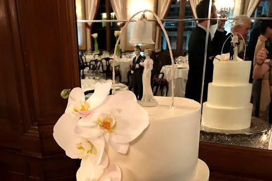 Cake with orchids