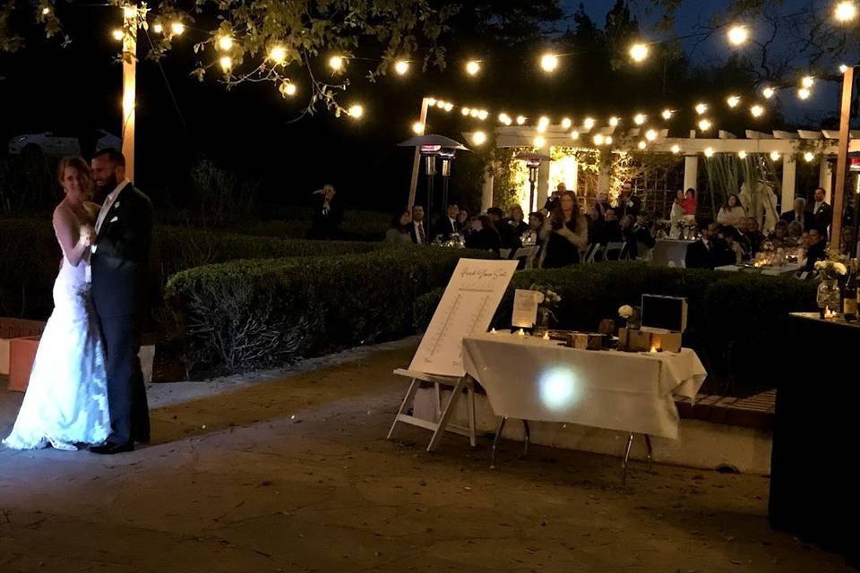 Al fresco first dance