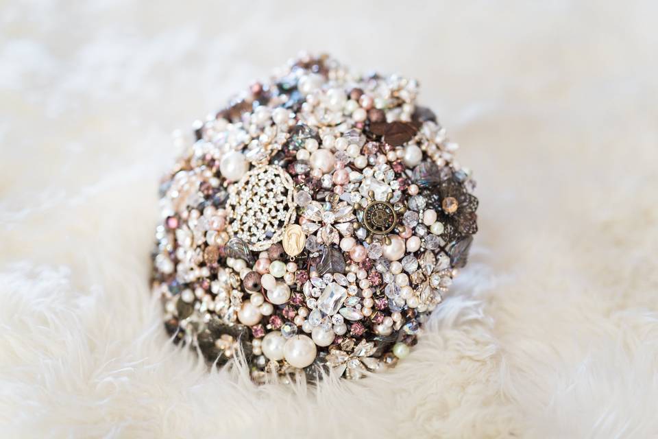 Brooch bouquet