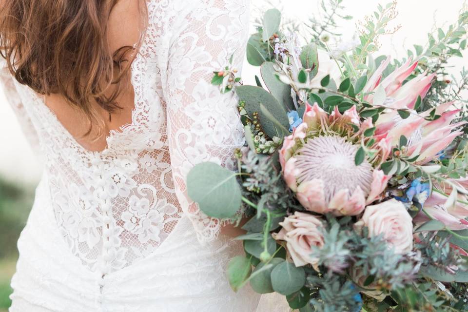 Bridal bouquet with matching h