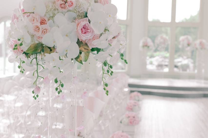 Aisle florals in blush