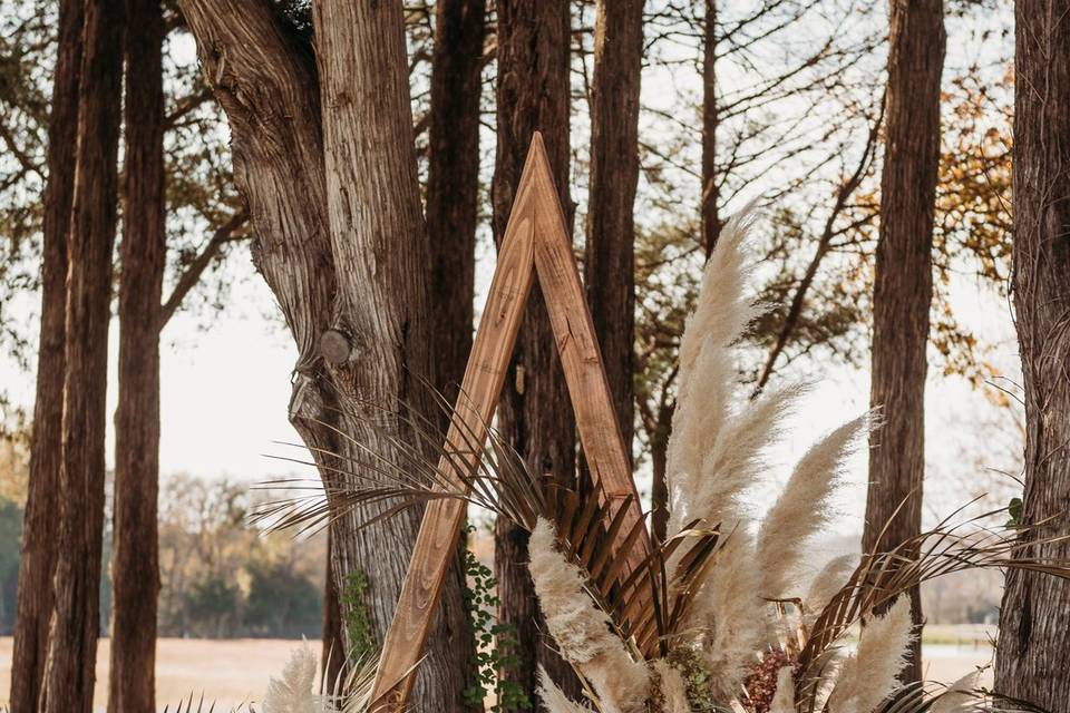 Pamaps wedding arch