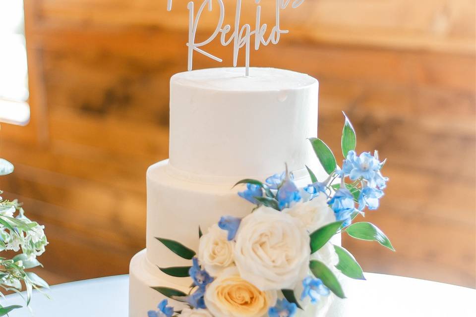 Spring floral on a cake