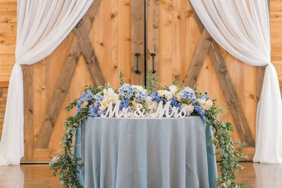 Sweetheart table florals