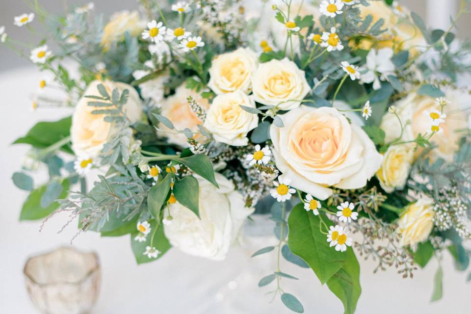 Light yellow centerpiece