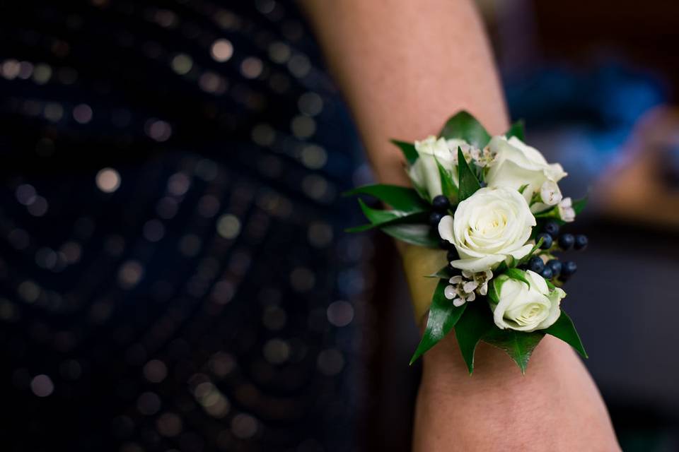 Simple wrist corsage