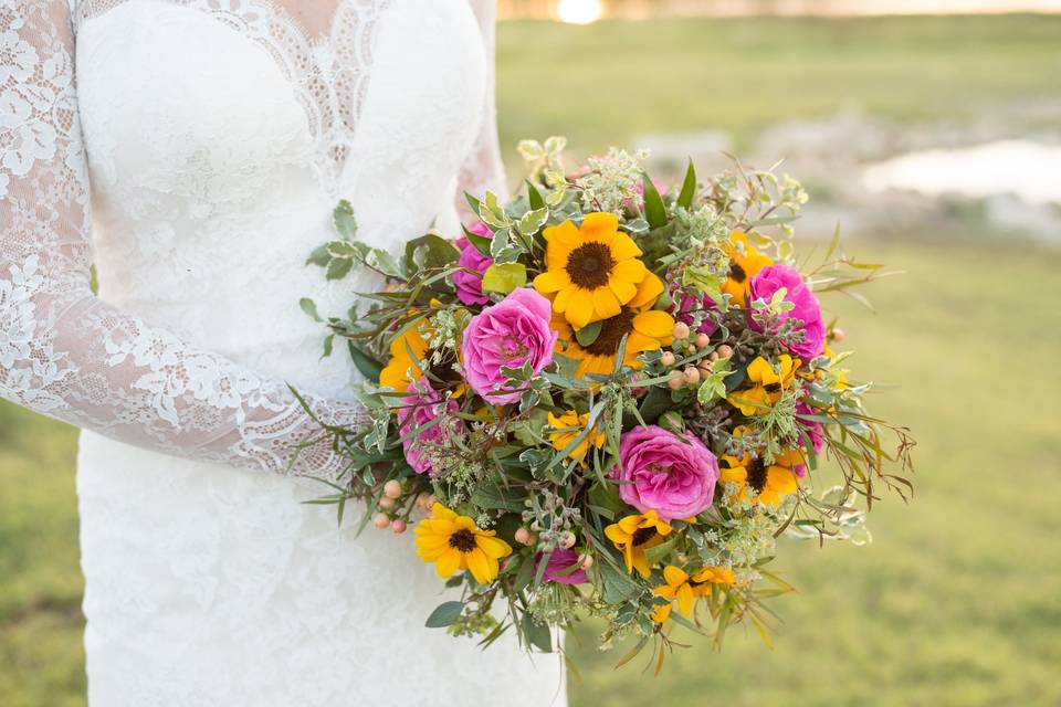 Vibrant summer bridal bouquet