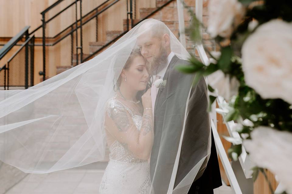 Love a good veil photo!