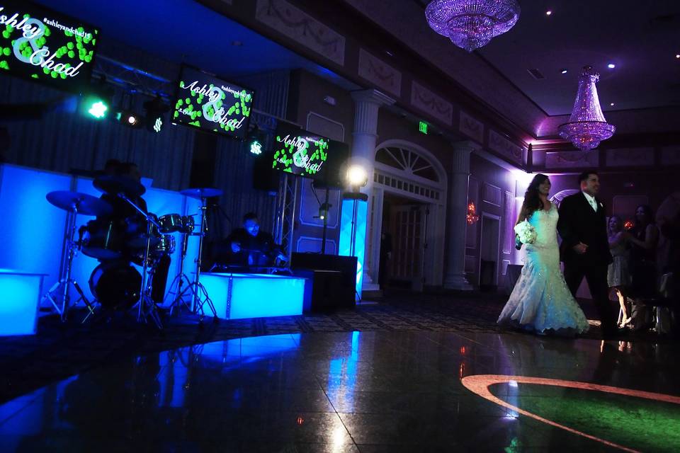 Bride dancing with the bridesmaids