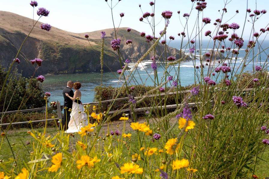 The Pacific Ocean provides a spectacular backdrop to any wedding celebration at the Albion River Inn, on the Mendocino Coast of California.