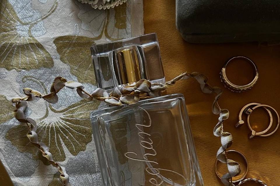 Perfume engraving