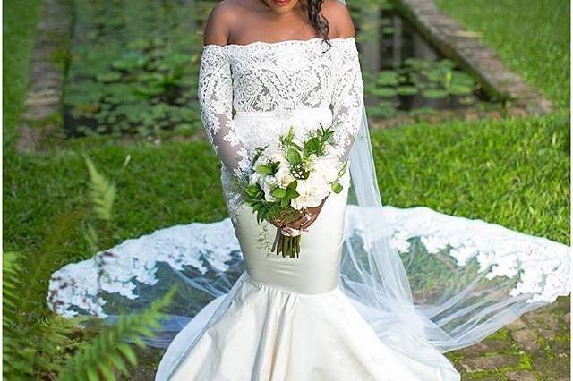 Bride in her mermaid tail wedding dress