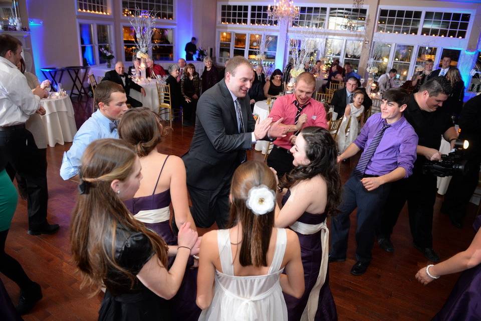 The guests dancing