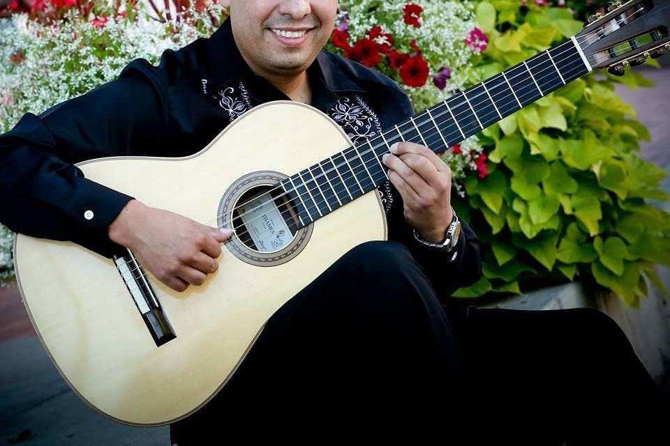 Omar Villanueva Guitarist