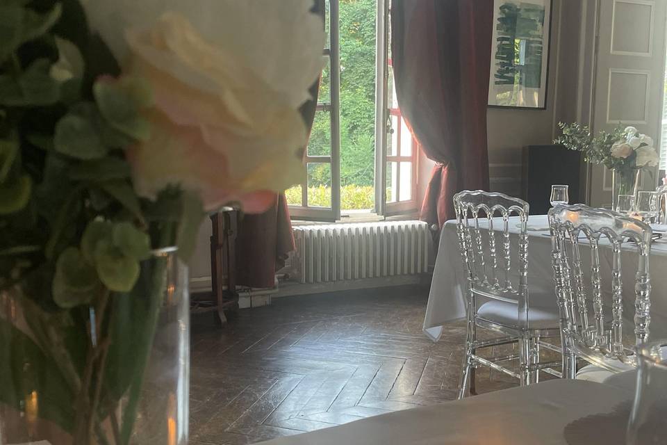 Reception table setting