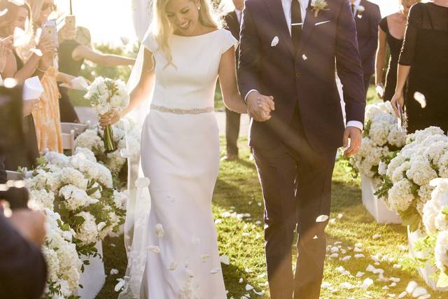 Classic all white wedding ceremony.  photo by Rachel Thurston Photography.  Planning by Kevin Covey Wedding & Event Coordination.