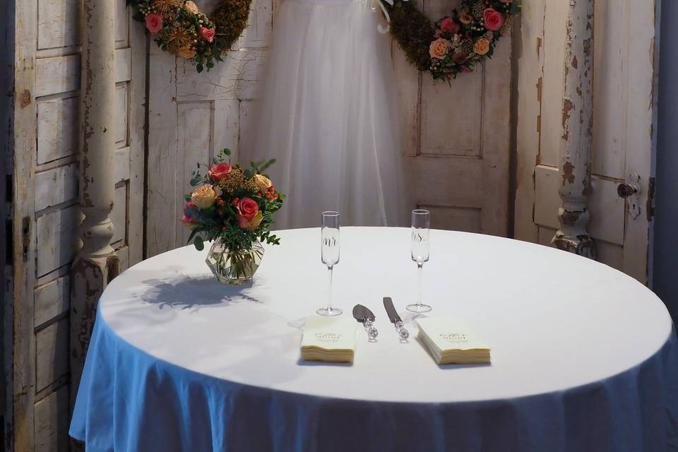 Cake table with wreaths