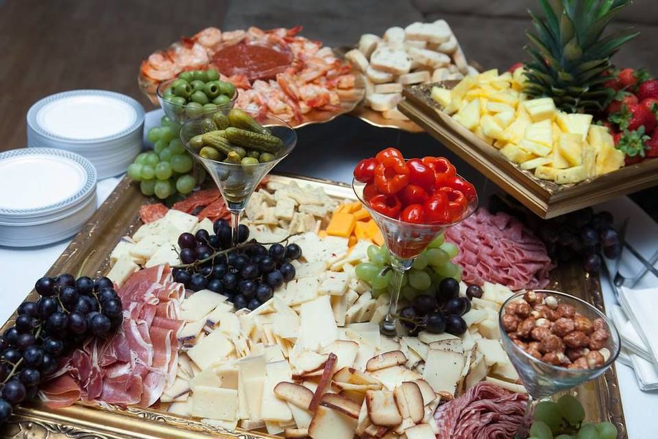 Cheese and grapes platter