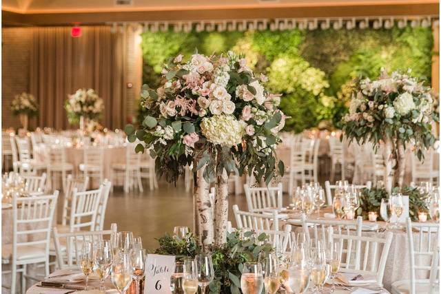 Centerpiece flower arrangement