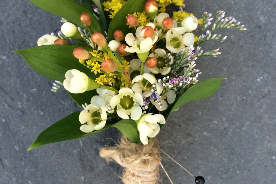 Corsage Wristlet Gaithersburg Florist: Kentlands Flowers & Bows