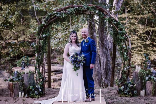 Woodsy outdoor wedding