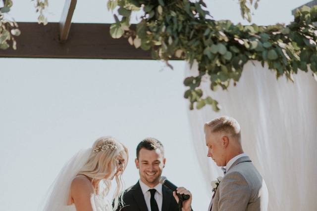 The Nashville Wedding Officiant