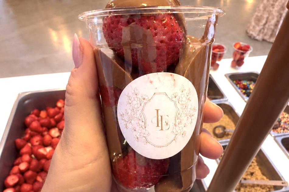 Chocolate strawberry cup