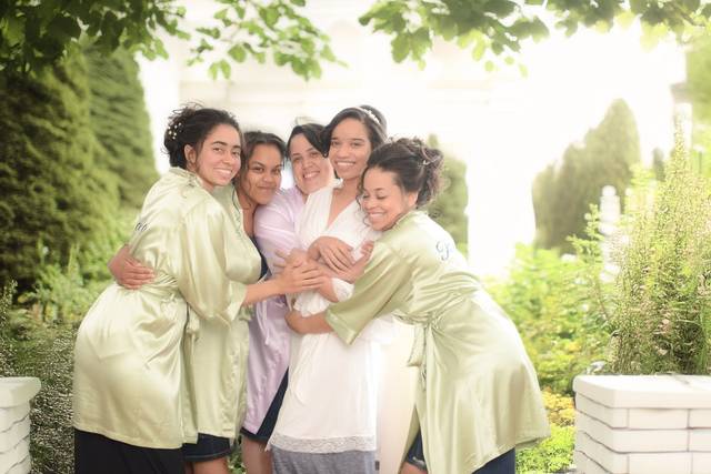 The bride surrounded by her br