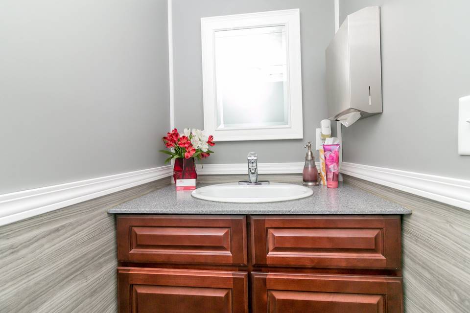 Women's full size vanity