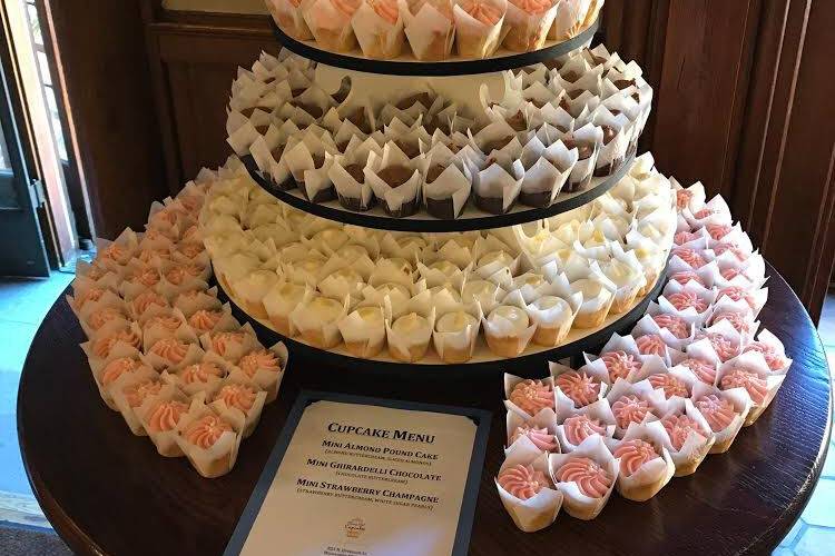 fancy wedding cupcakes