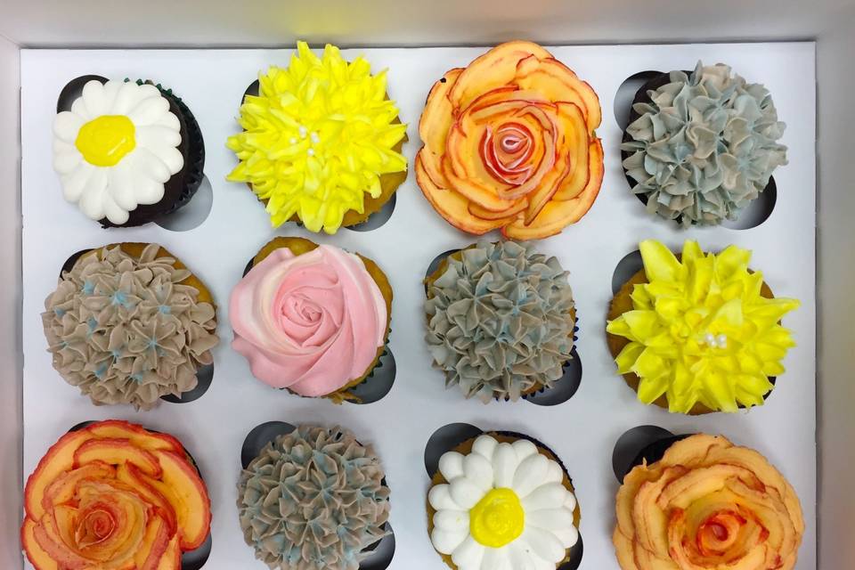 Assorted Flower Cupcakes, Mixed Colors