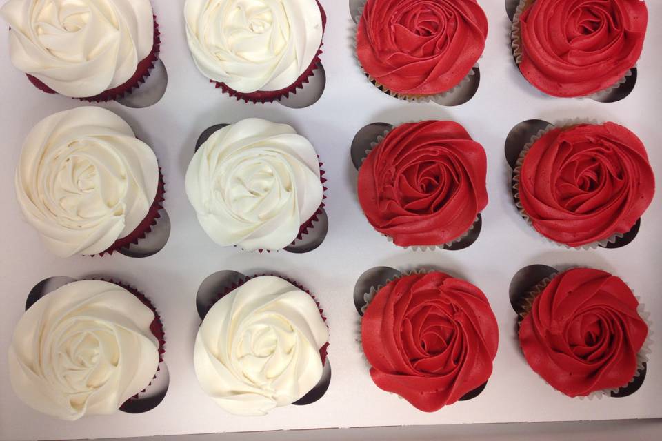 Rosette Cupcakes, White Red